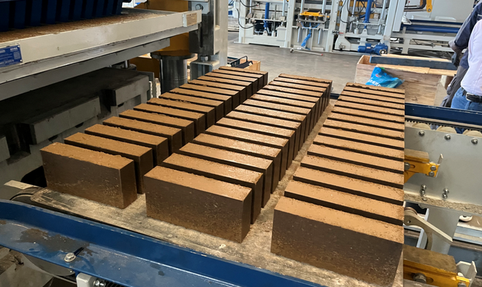 ZN1500 Folslein automatyske masine foar it meitsjen fan bakstien makket East-Sina-kliïnt yn steat yn gebrûk fan slibboarnen